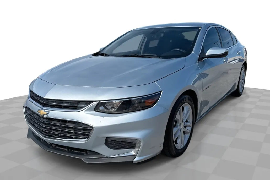 2017 Chevrolet Malibu 1LT photo 1