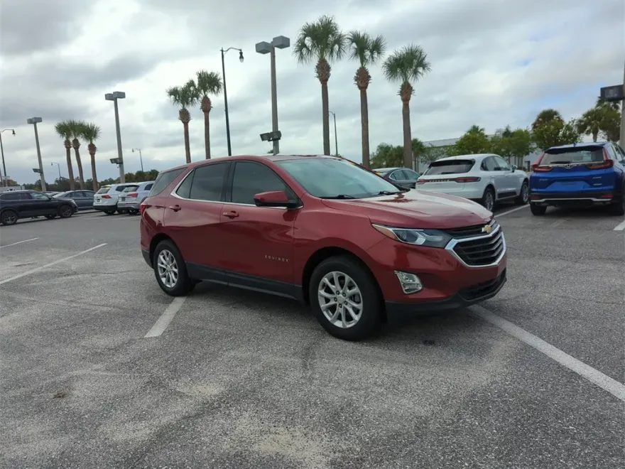 2020 Chevrolet Equinox LT photo 1