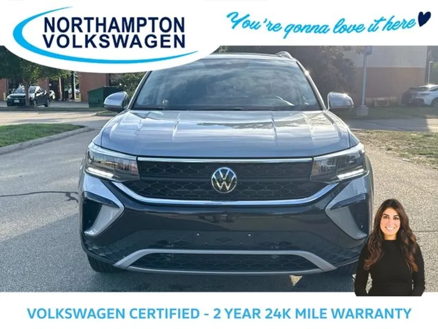 2024 Volkswagen Taos SE photo 1
