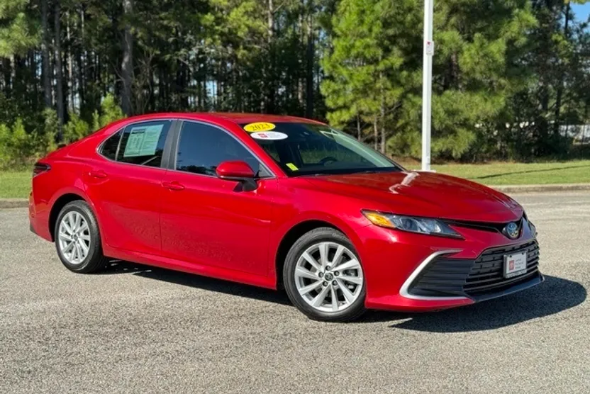 2023 Toyota Camry LE photo 1