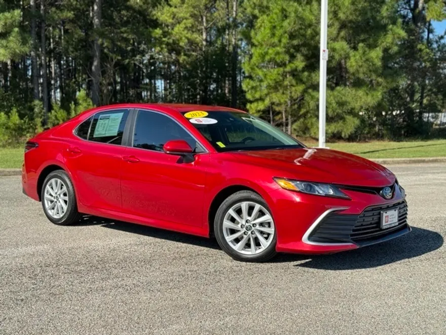 2023 Toyota Camry LE photo 1