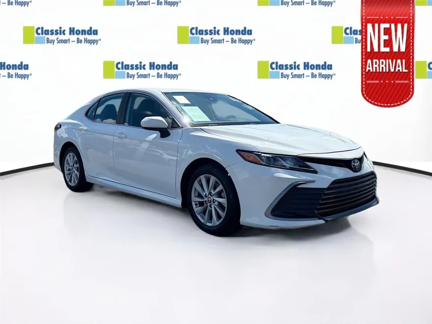 2024 Toyota Camry LE photo 1