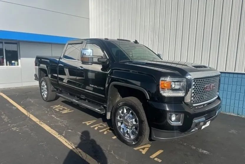 2017 Gmc Sierra 2500 HD Denali photo 1