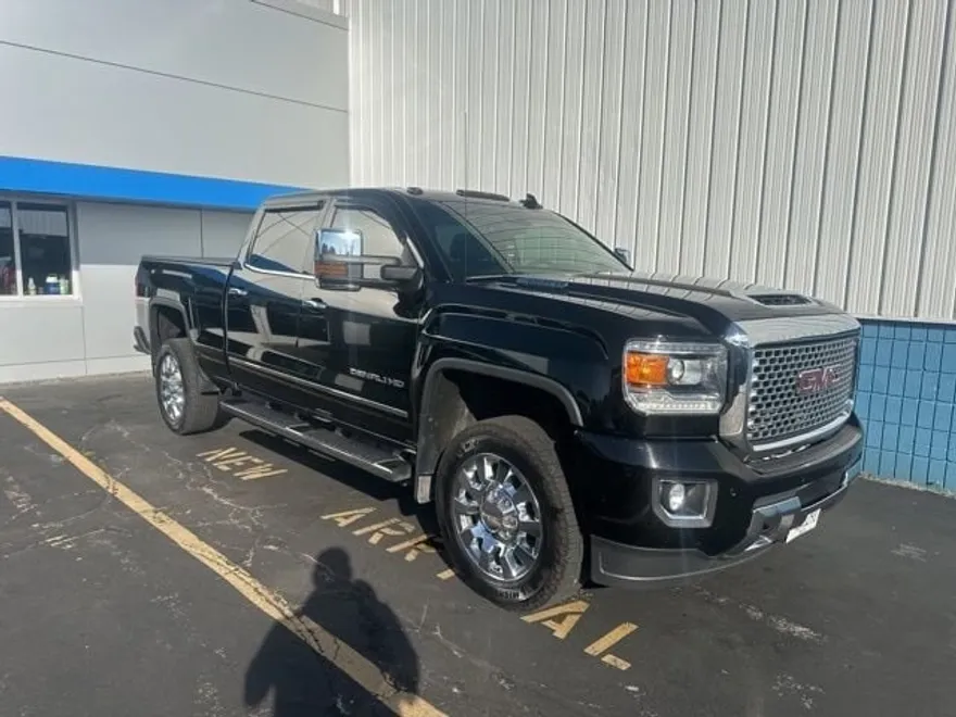 2017 Gmc Sierra 2500 HD Denali photo 1