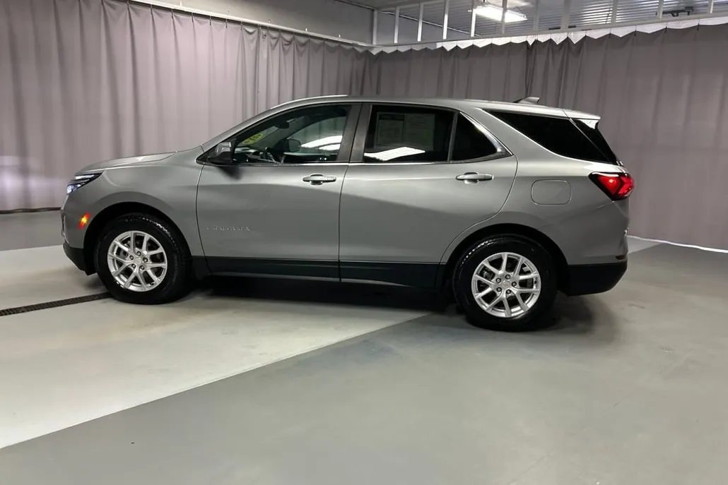 2024 Chevrolet Equinox LT photo 1
