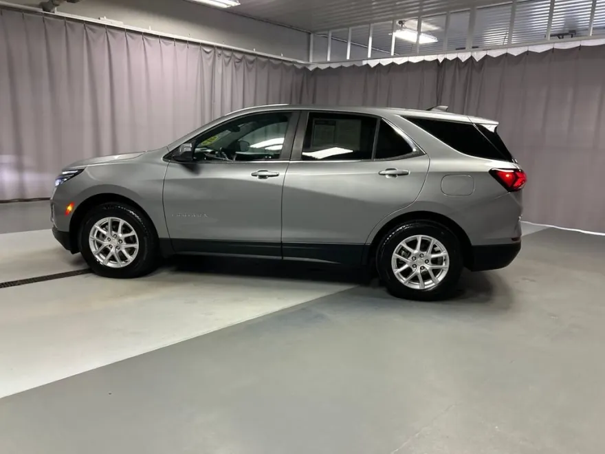2024 Chevrolet Equinox LT photo 1