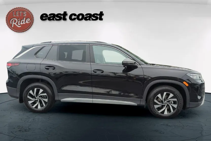 2025 Volkswagen Tiguan S photo 1