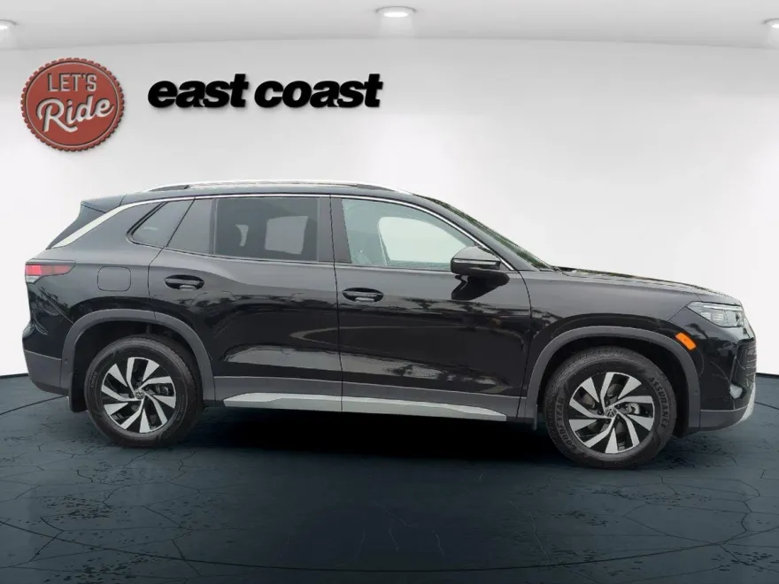 2025 Volkswagen Tiguan S photo 1
