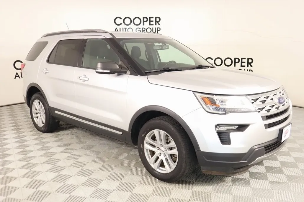 2019 Ford Explorer XLT photo 1