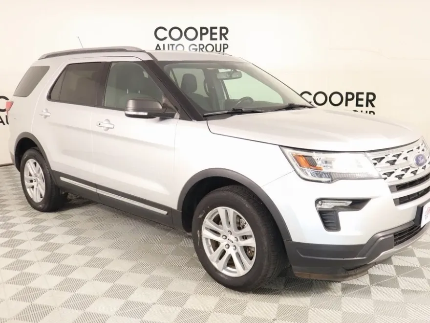2019 Ford Explorer XLT photo 1