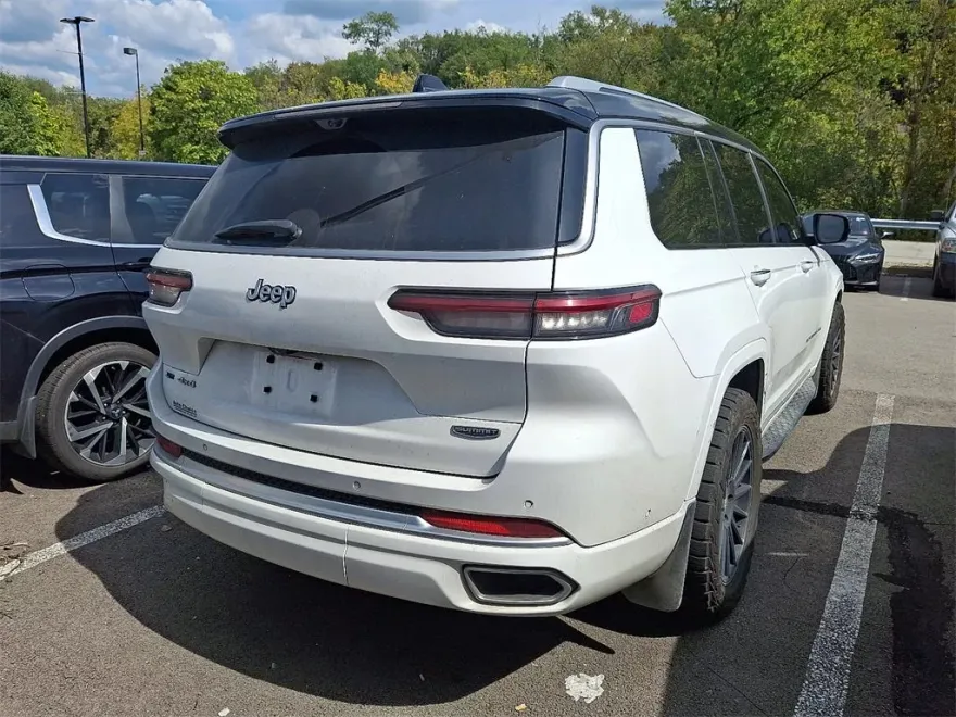2022 Jeep Grand Cherokee L Summit photo 1