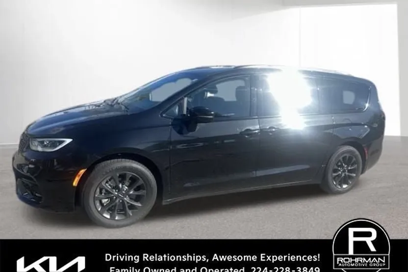 2021 Chrysler Pacifica Touring photo 1