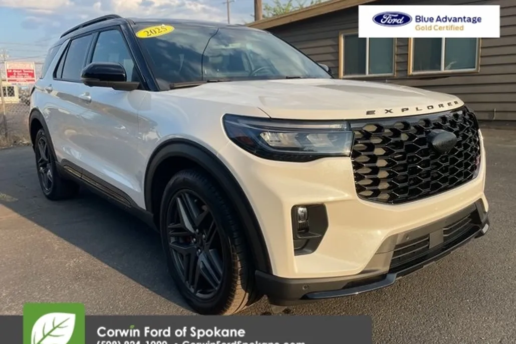 2025 Ford Explorer ST photo 1