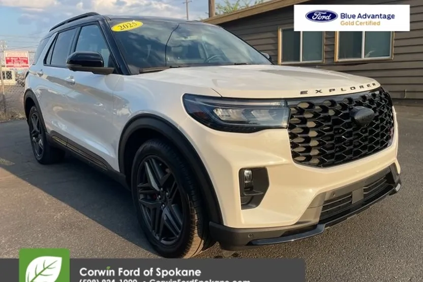 2025 Ford Explorer ST photo 1