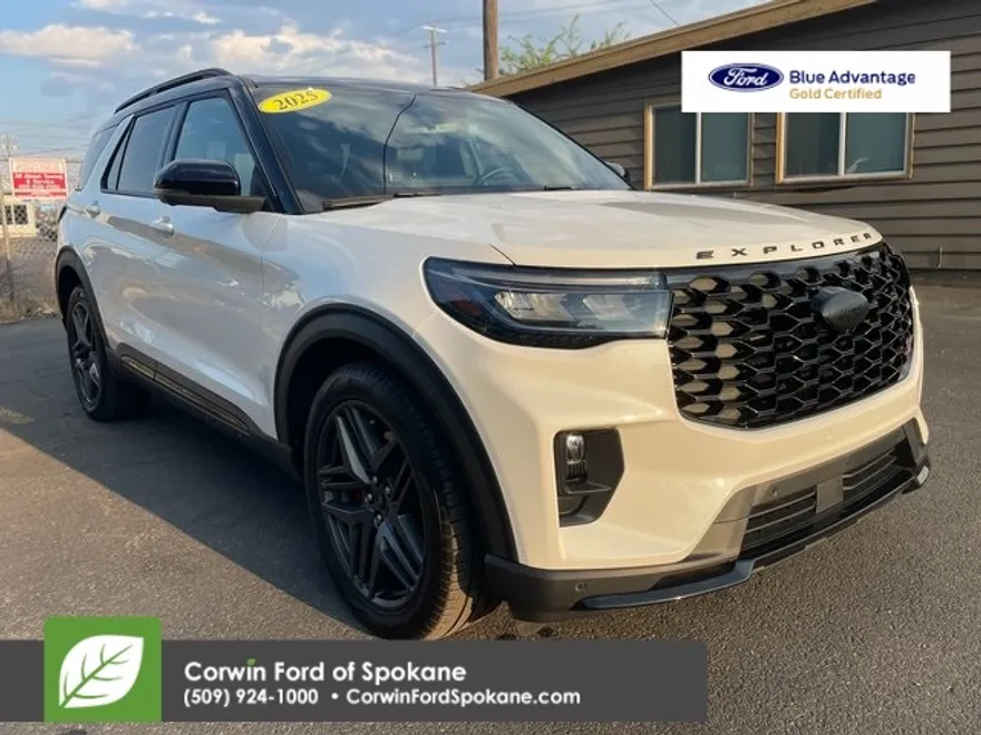2025 Ford Explorer ST photo 1