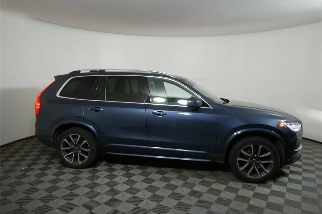 2018 Volvo XC90 Momentum photo 1