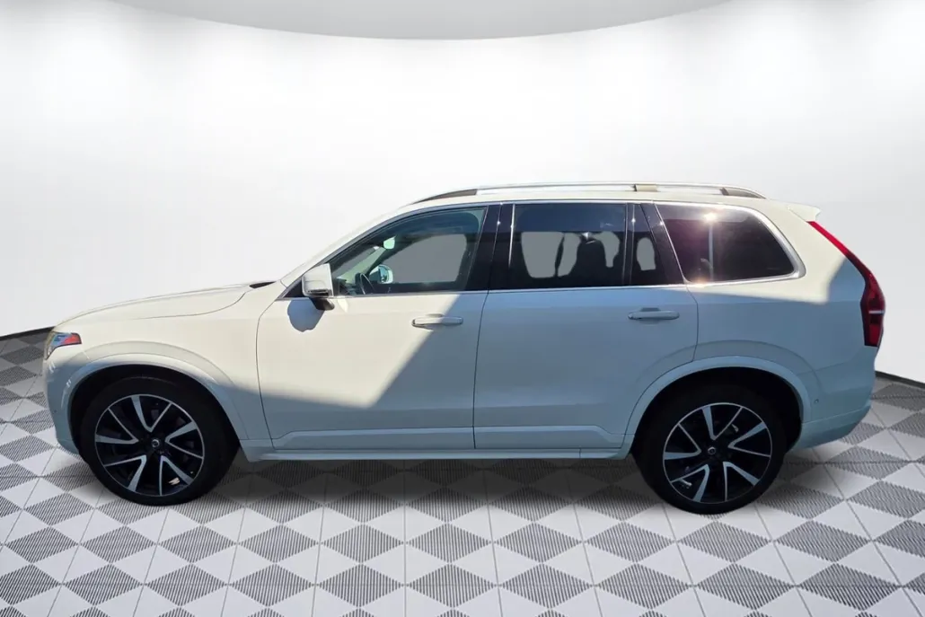 2019 Volvo XC90 Momentum photo 1