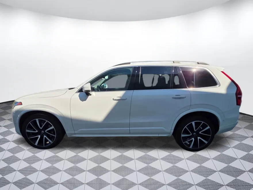 2019 Volvo XC90 Momentum photo 1