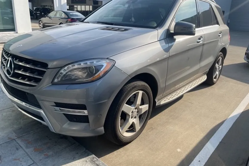2013 Mercedes Benz ML 4MATIC photo 1