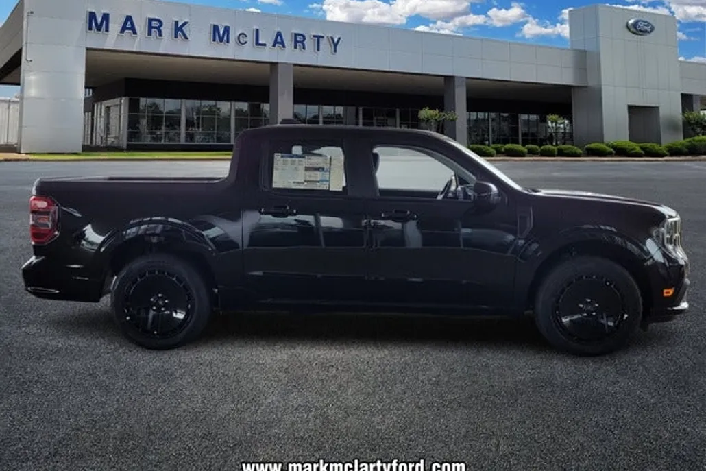 2025 Ford Maverick photo 1