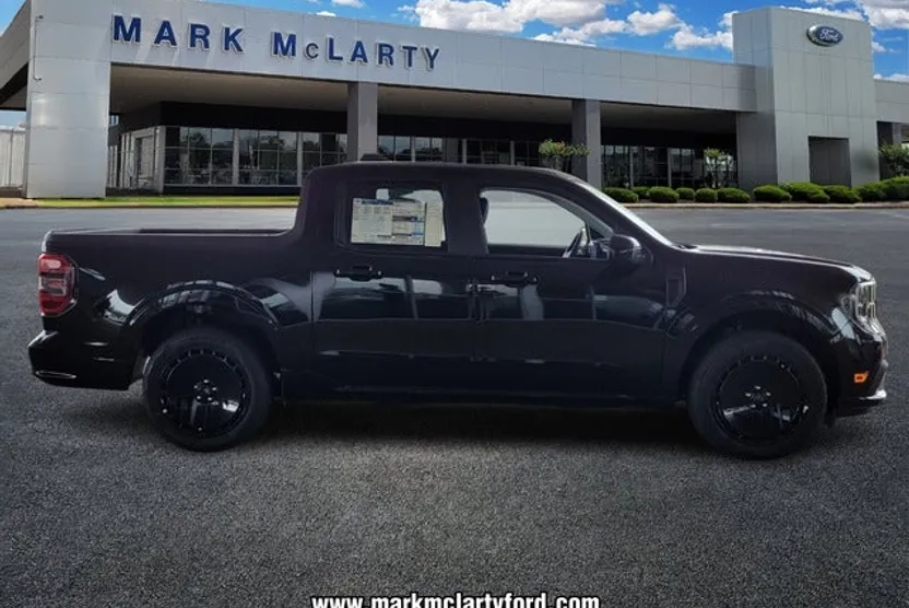 2025 Ford Maverick photo 1