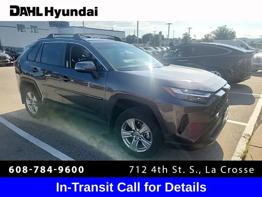 2022 Toyota RAV4 XLE photo 1