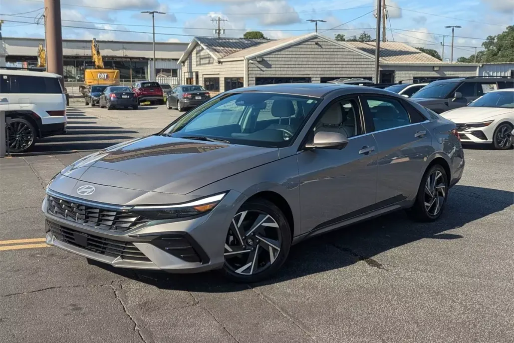 2024 Hyundai Elantra Limited photo 1