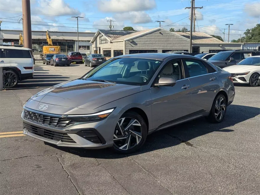 2024 Hyundai Elantra Limited photo 1