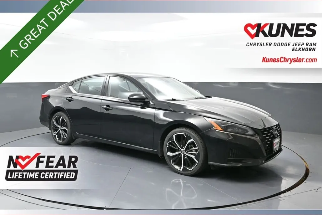 2024 Nissan Altima 2.5 SR photo 1