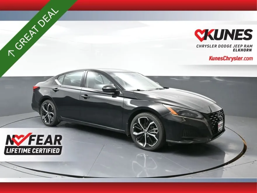 2024 Nissan Altima 2.5 SR photo 1