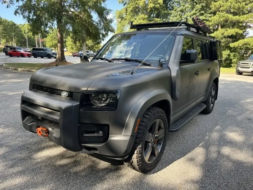 2023 Land Rover Defender SE photo 1