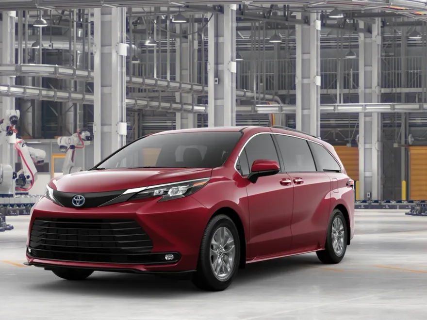 2025 Toyota Sienna XLE photo 1