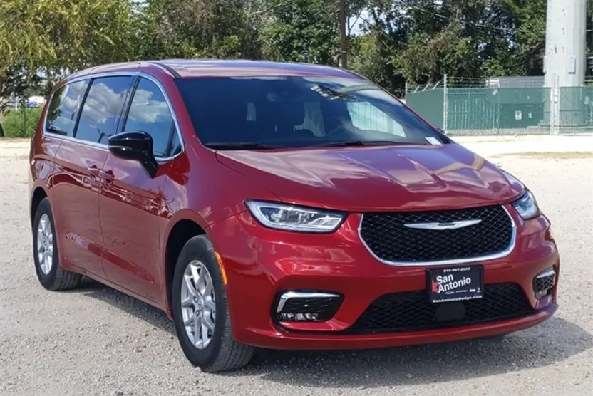 2026 Chrysler Pacifica photo 1