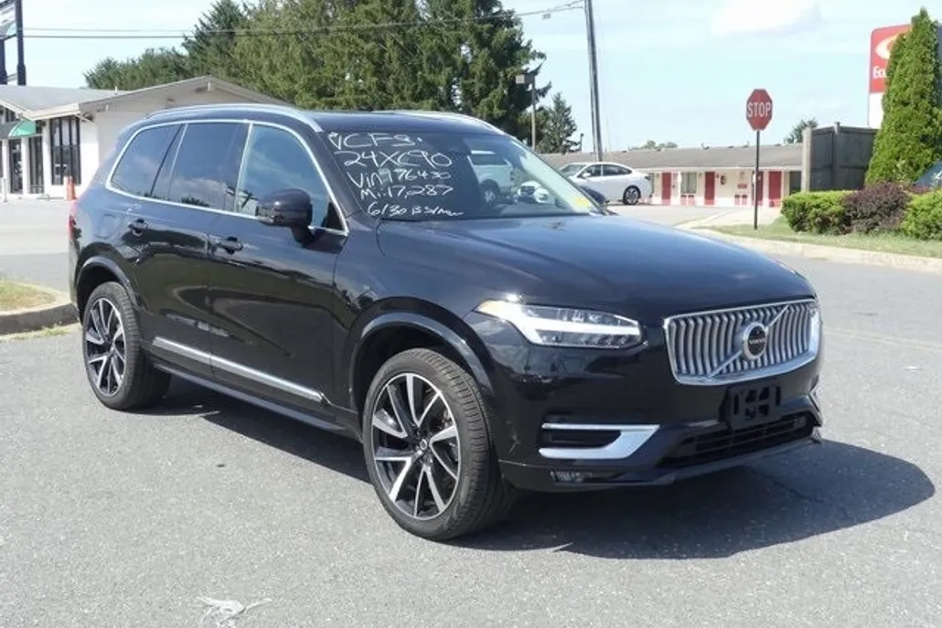 2024 Volvo XC90 Plus photo 1