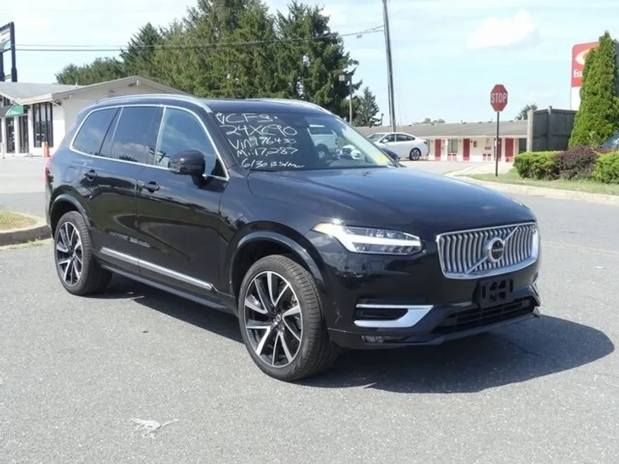 2024 Volvo XC90 Plus photo 1