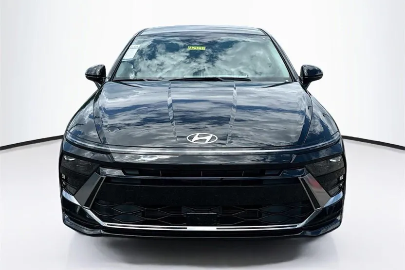 2025 Hyundai Sonata Hybrid SEL photo 1