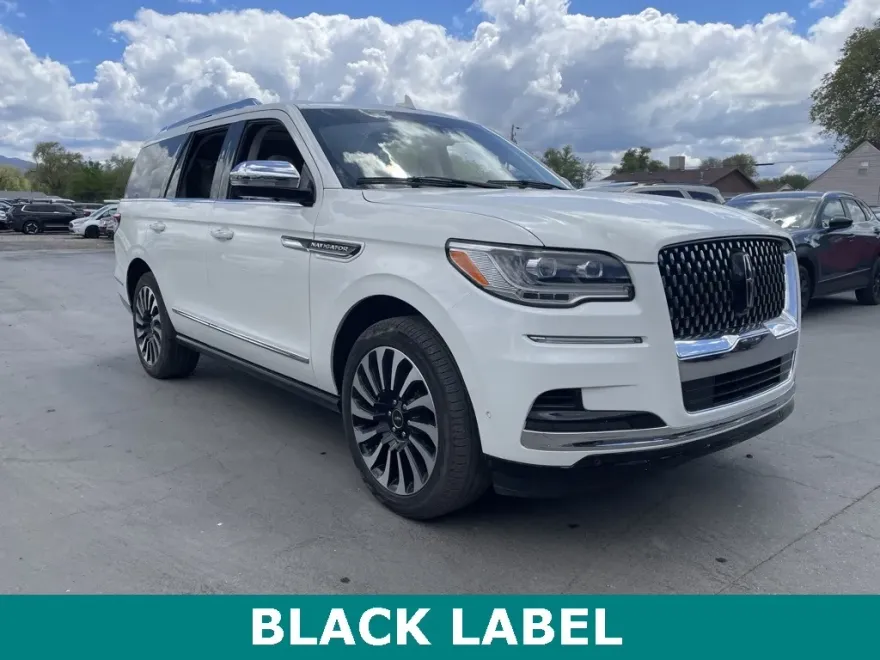 2022 Lincoln Navigator Black Label photo 1