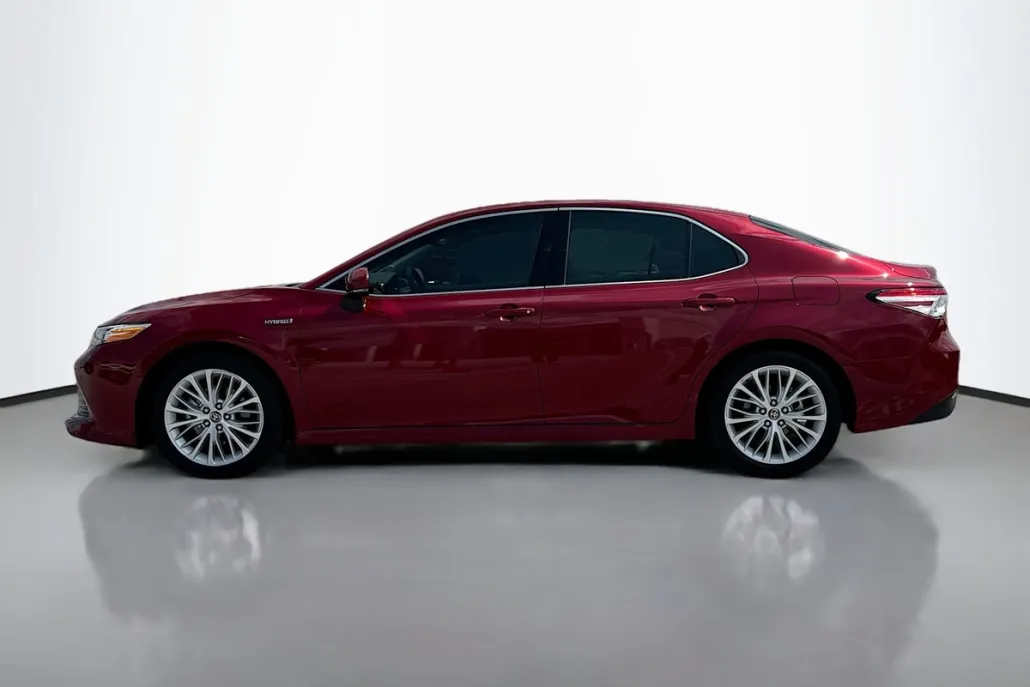 2020 Toyota Camry Hybrid XLE photo 1