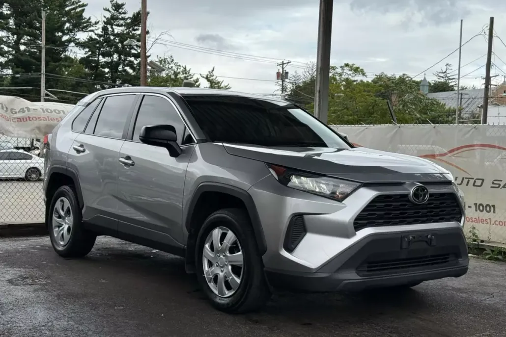 2022 Toyota RAV4 LE Sport photo 1