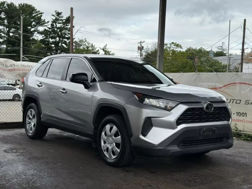 2022 Toyota RAV4 LE Sport photo 1