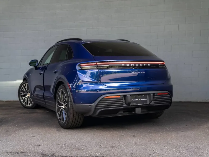 2025 Porsche Macan Electric photo 3