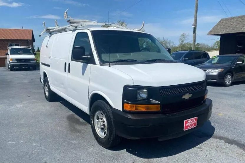 2011 Chevrolet Express 2500 Cargo Van photo 1