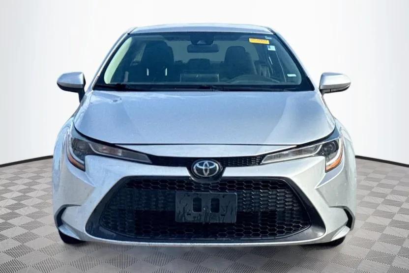 2021 Toyota Corolla LE photo 1
