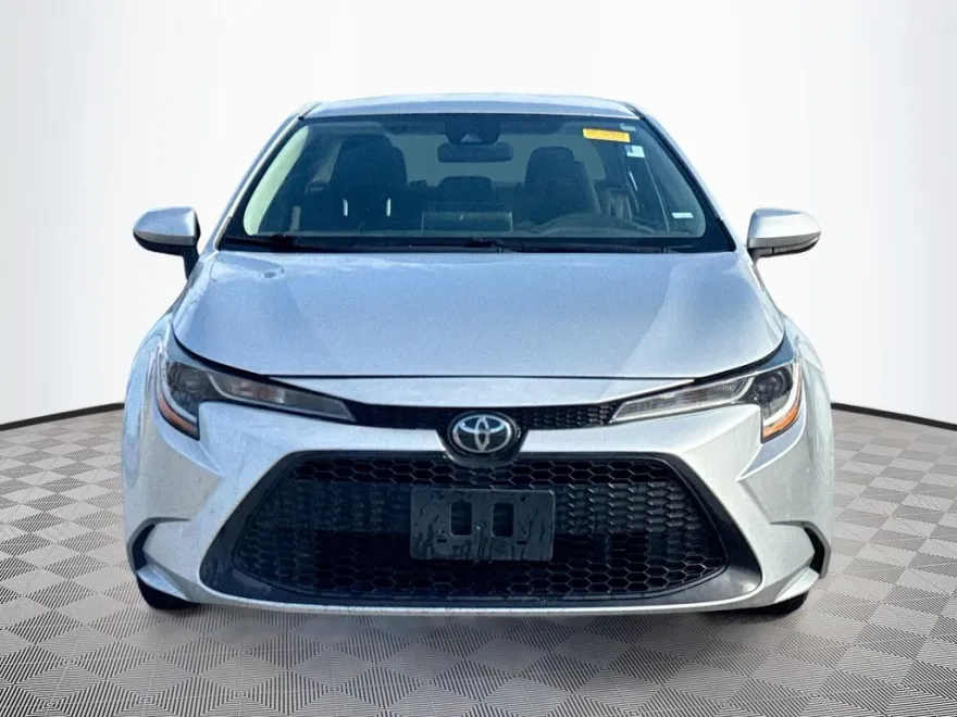 2021 Toyota Corolla LE photo 1