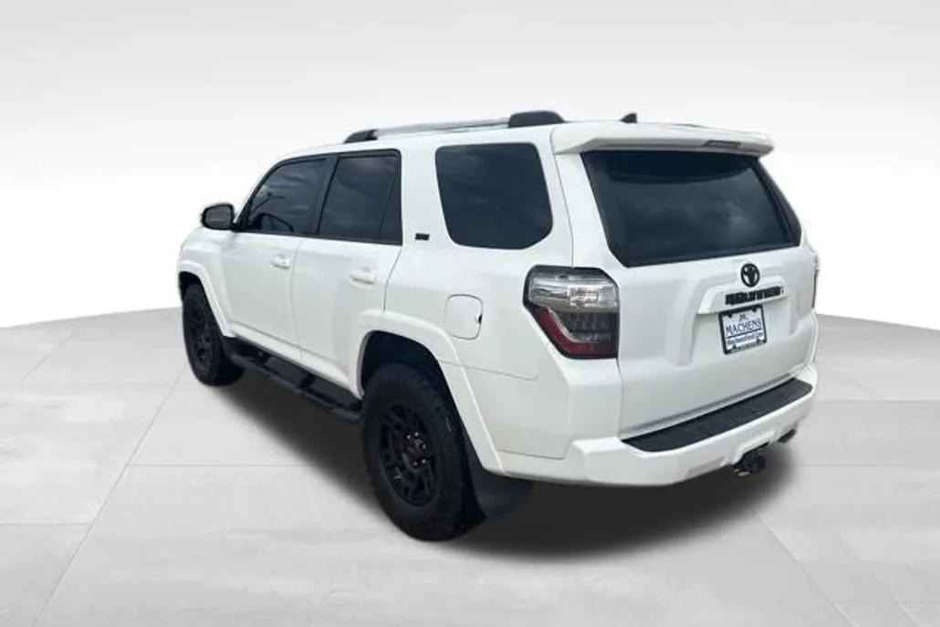 2020 Toyota 4Runner SR5 photo 1
