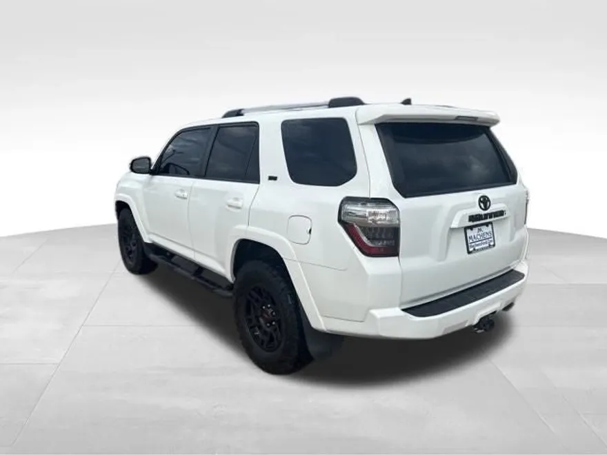 2020 Toyota 4Runner SR5 photo 1