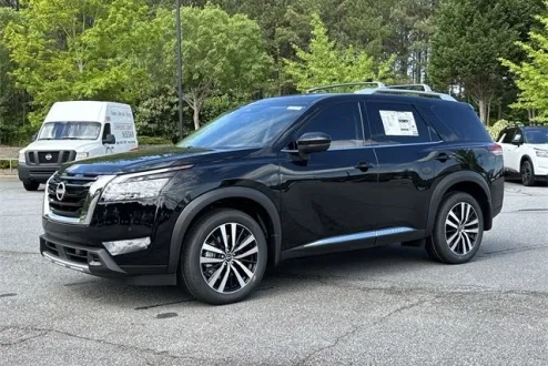 2025 Nissan Pathfinder Platinum photo 3