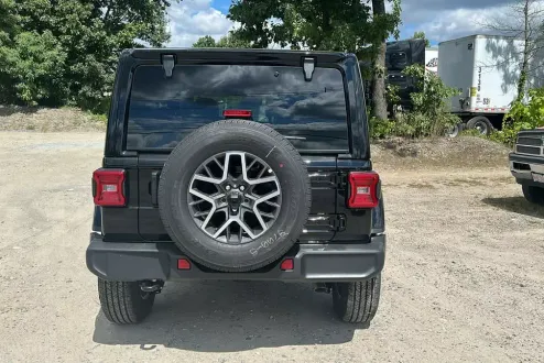 2024 Jeep Wrangler Sahara photo 3