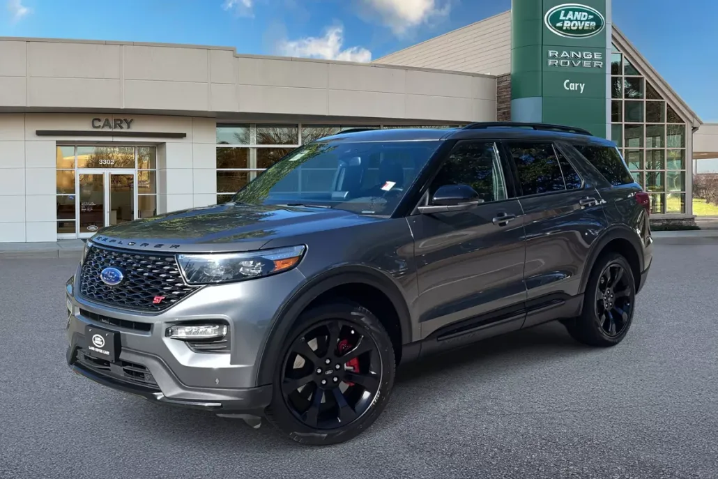 2023 Ford Explorer ST photo 1