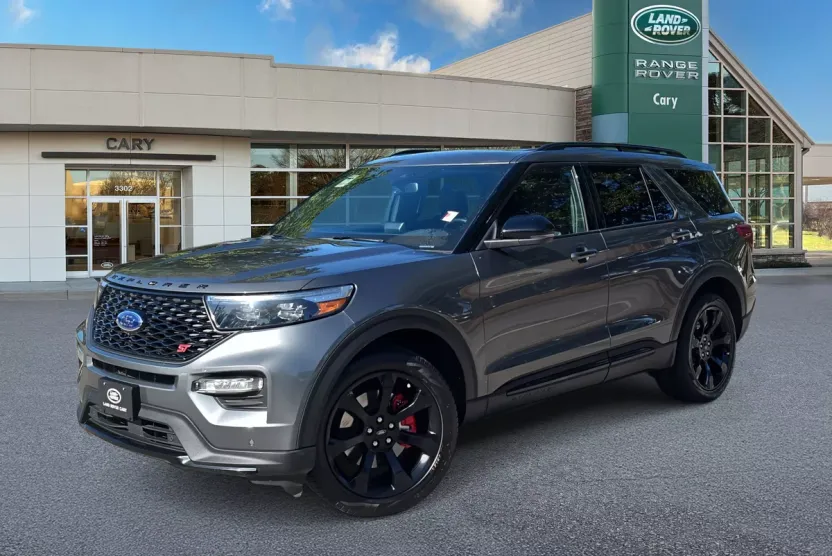 2023 Ford Explorer ST photo 1